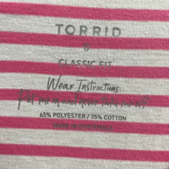 Torrid Classic Fit Striped Womens Tee V-Neck Size 0 Pink Short Sleeve T Shirt - Picture 2 of 3